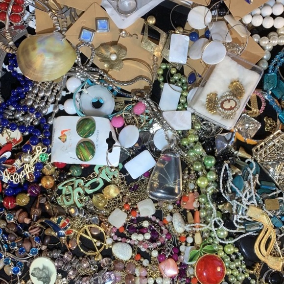 Belles Special~ 5 LB Fabulous Huge vintage 2 modern jewelry lot~ mostly wearable - Picture 5 of 13